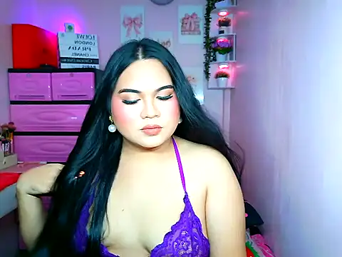 Snapshot of YourThicc_bella chatting on 07/18/26, 03:42 YourThicc bella online show from 07/18/26, 03:42