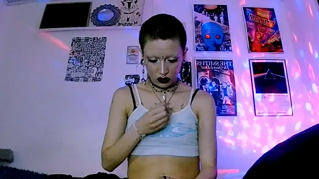 plutonbluemooon333 online show from 07/02/26, 03:34