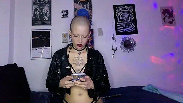 plutonbluemooon333 online show from 11/28/25, 02:45