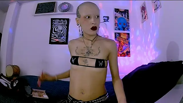 plutonbluemooon333 online show from 04/08/26, 12:01