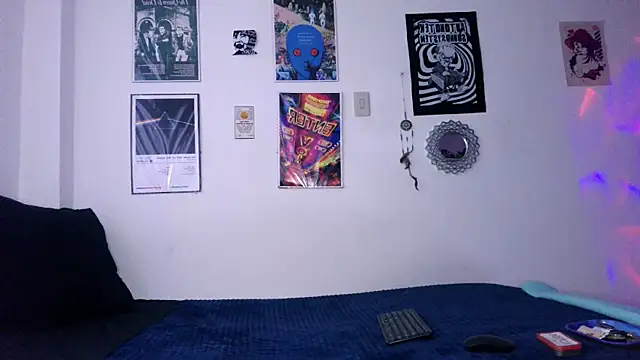 plutonbluemooon333 online show from 11/28/25, 10:21