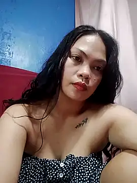 Snapshot of missluvv chatting on 10/28/25, 04:57 missluvv online show from 10/28/25, 04:57