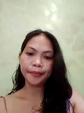 Snapshot of missluvv chatting on 04/13/26, 04:49 missluvv online show from 04/13/26, 04:49