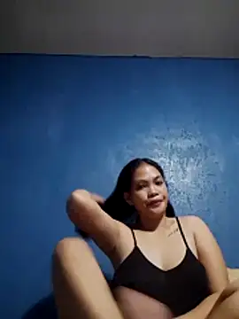 Snapshot of missluvv chatting on 02/01/26, 01:42 missluvv online show from 02/01/26, 01:42