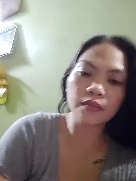 Snapshot of missluvv chatting on 10/16/25, 12:13 missluvv online show from 10/16/25, 12:13