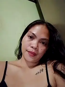 Snapshot of missluvv chatting on 03/08/26, 02:09 missluvv online show from 03/08/26, 02:09