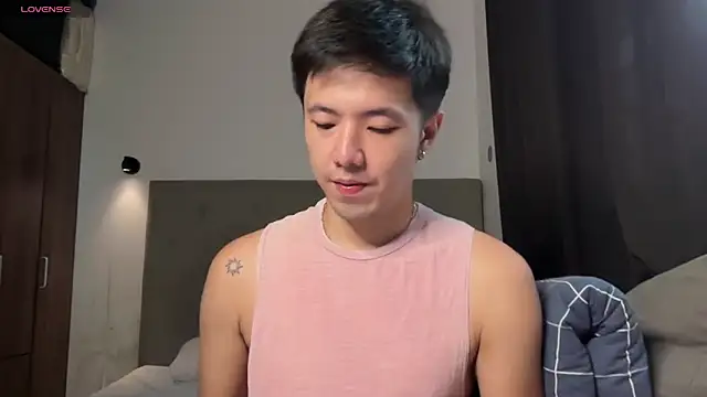 Snapshot of Addictiveboi chatting on 05/17/26, 01:27 Addictiveboi online show from 05/17/26, 01:27