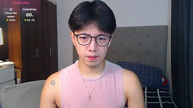 Snapshot of Addictiveboi chatting on 09/25/25, 02:39 Addictiveboi online show from 09/25/25, 02:39