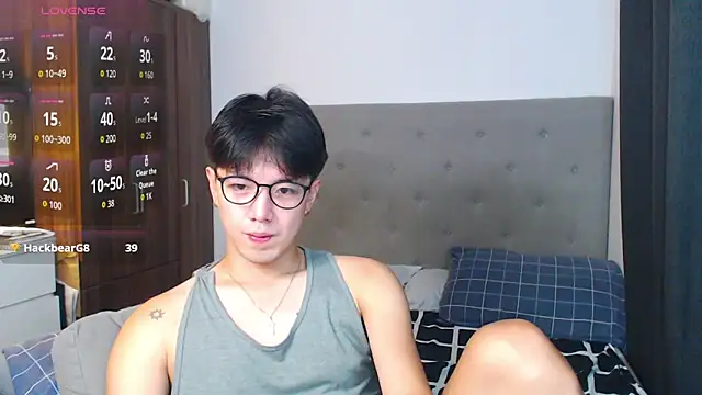 Snapshot of Addictiveboi chatting on 09/19/25, 04:27 Addictiveboi online show from 09/19/25, 04:27