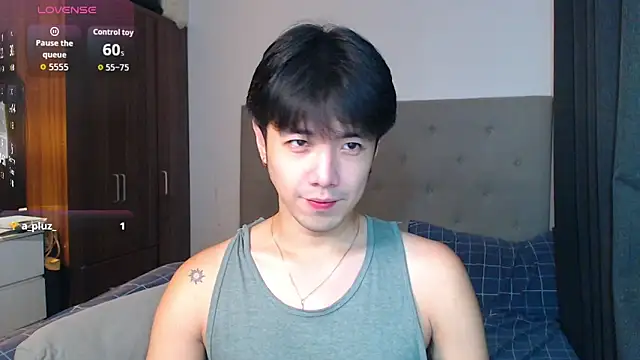 Snapshot of Addictiveboi chatting on 10/19/25, 02:14 Addictiveboi online show from 10/19/25, 02:14