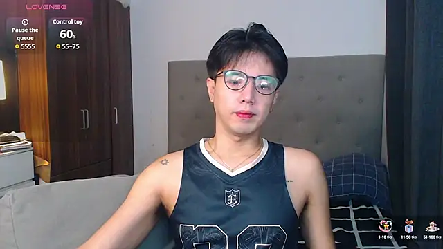 Snapshot of Addictiveboi chatting on 09/26/25, 02:51 Addictiveboi online show from 09/26/25, 02:51