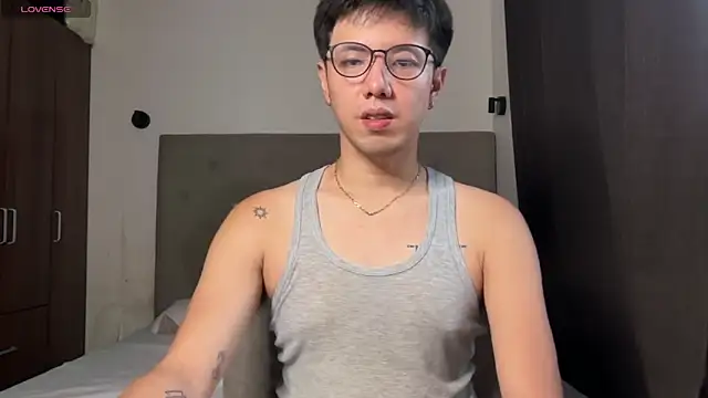 Snapshot of Addictiveboi chatting on 05/15/26, 03:37 Addictiveboi online show from 05/15/26, 03:37
