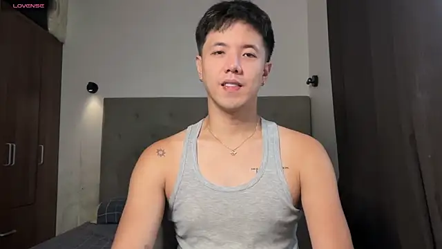 Snapshot of Addictiveboi chatting on 06/25/26, 03:26 Addictiveboi online show from 06/25/26, 03:26