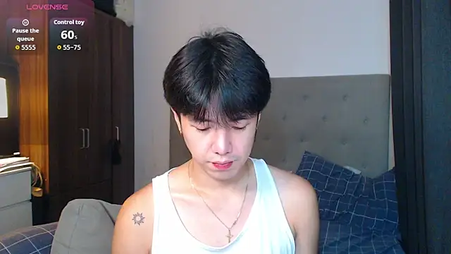 Snapshot of Addictiveboi chatting on 10/18/25, 02:02 Addictiveboi online show from 10/18/25, 02:02