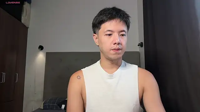 Snapshot of Addictiveboi chatting on 06/24/26, 02:43 Addictiveboi online show from 06/24/26, 02:43