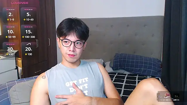 Snapshot of Addictiveboi chatting on 09/21/25, 04:28 Addictiveboi online show from 09/21/25, 04:28