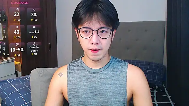 Snapshot of Addictiveboi chatting on 09/18/25, 02:14 Addictiveboi online show from 09/18/25, 02:14