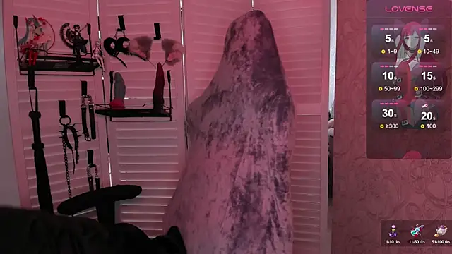 Snapshot of aestheticbeing chatting on 09/14/25, 12:05 aestheticbeing online show from 09/14/25, 12:05