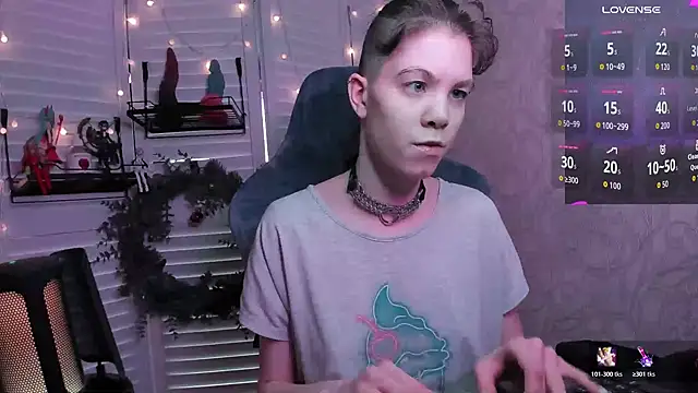 Snapshot of aestheticbeing chatting on 12/14/25, 12:11 aestheticbeing online show from 12/14/25, 12:11