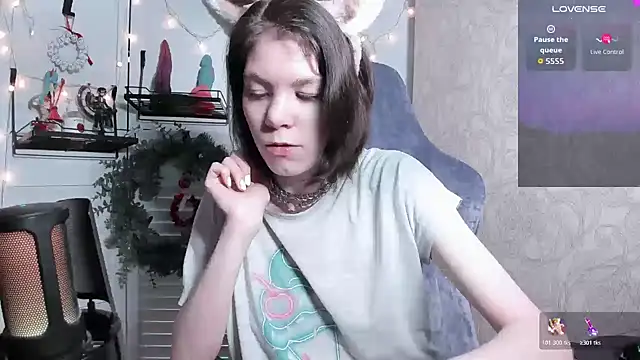 aestheticbeing online show from 12/20/25, 07:33