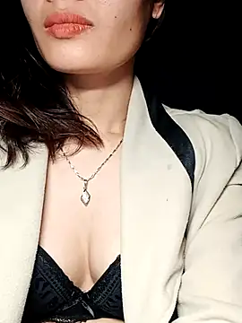 Hinna x online show from 11/30/25, 07:36