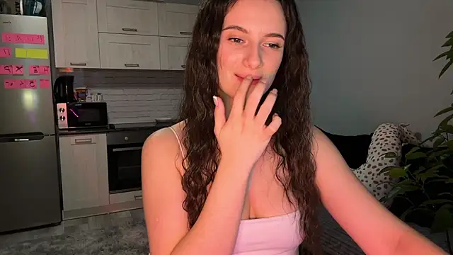 Luna Raee online show from 10/24/25, 12:48