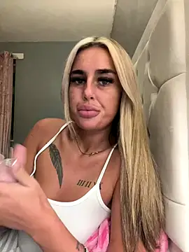 EllieMaeBaby online show from 12/14/25, 09:42