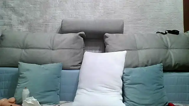 Snapshot of Mellana chatting on 10/07/25, 06:03 Mellana online show from 10/07/25, 06:03