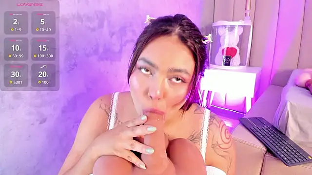 Snapshot of spicymonroe chatting on 02/27/26, 04:29 spicymonroe online show from 02/27/26, 04:29