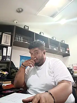 Snapshot of Rolo-Sumiso chatting on 11/13/25, 05:17 Rolo-Sumiso online show from 11/13/25, 05:17