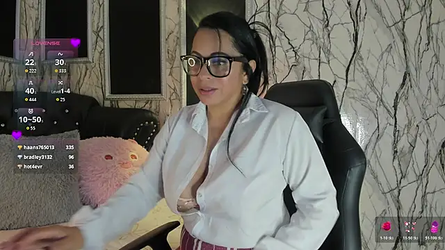 adelinemoretti online show from 03/12/26, 04:22