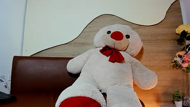 ashley moss online show from 11/08/25, 08:23