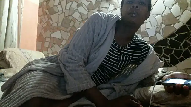 Pretty miss devilxxx35 online show from 05/21/26, 03:42