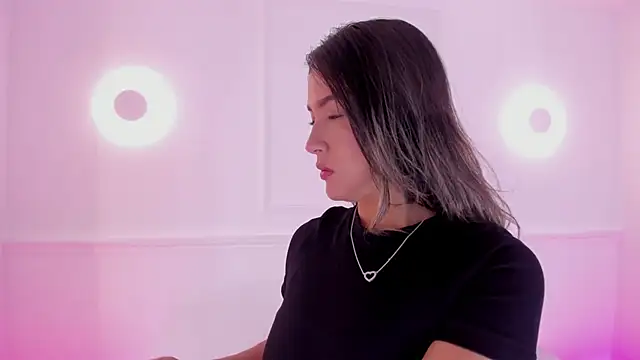 aleksandramiller  online show from 06/04/26, 01:16