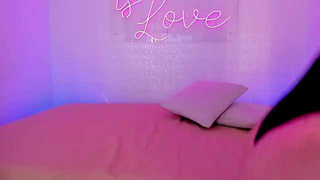 aleksandramiller  online show from 04/23/26, 08:54