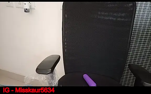 miss kaur23 online show from 11/08/25, 06:17