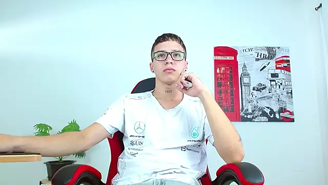 Cumandres18 online show from 09/10/25, 01:54