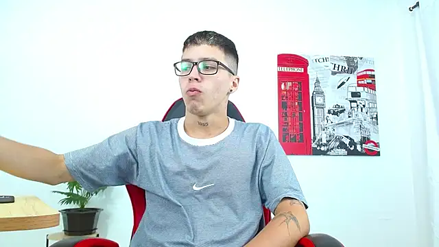 Cumandres18 online show from 09/17/25, 01:57