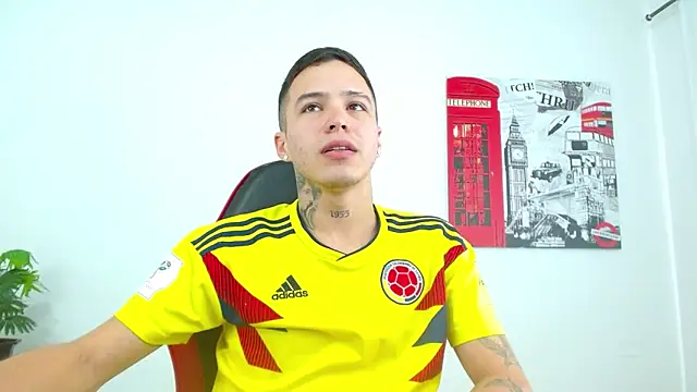 Cumandres18 online show from 06/17/26, 03:22