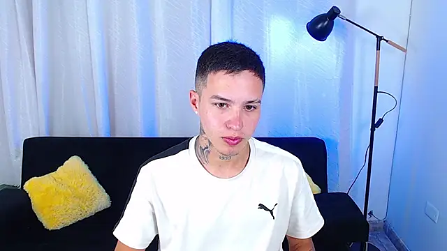 Cumandres18 online show from 04/14/26, 02:11