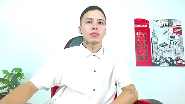 Cumandres18 online show from 05/19/26, 03:08