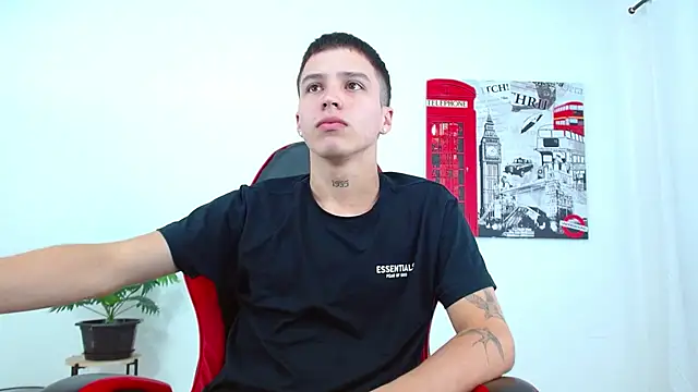 Cumandres18 online show from 11/05/25, 01:58