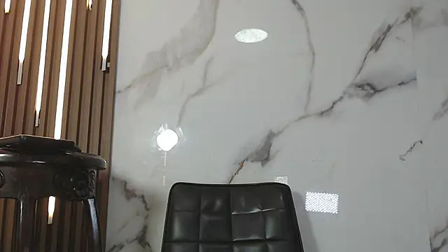 zuri lux online show from 10/06/25, 11:49