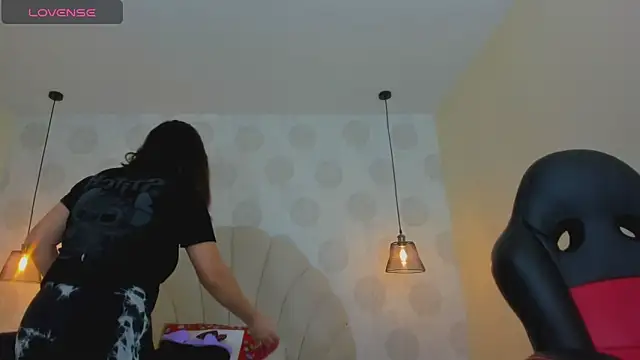 GIANAMILLER6 online show from 12/22/25, 12:27