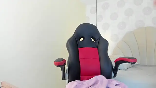 GIANAMILLER6 online show from 10/23/25, 12:42