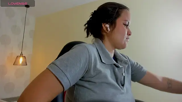 GIANAMILLER6 online show from 02/17/26, 12:02