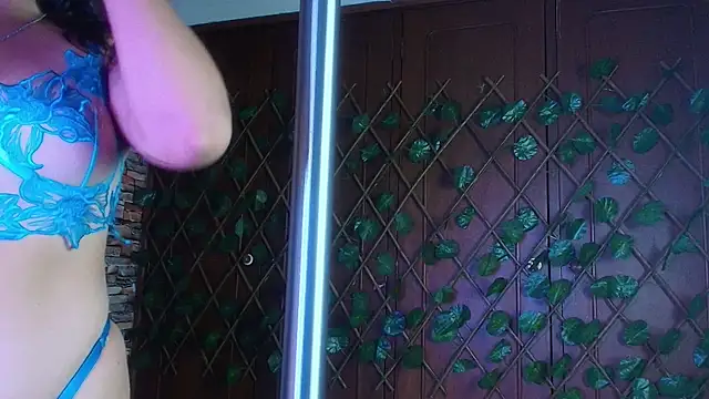 catalina santana20 online show from 11/12/25, 10:24