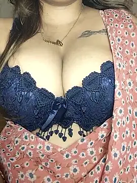 Shiny HOT01 online show from 11/01/25, 06:24