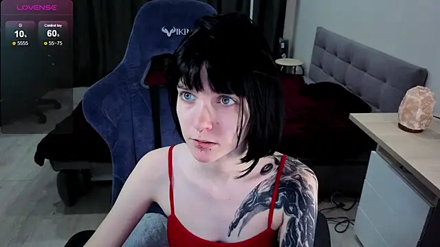 HazelTompson online show from 01/14/26, 03:04