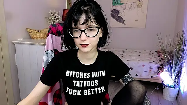 Snapshot of HazelTompson chatting on 12/03/25, 08:52 HazelTompson online show from 12/03/25, 08:52